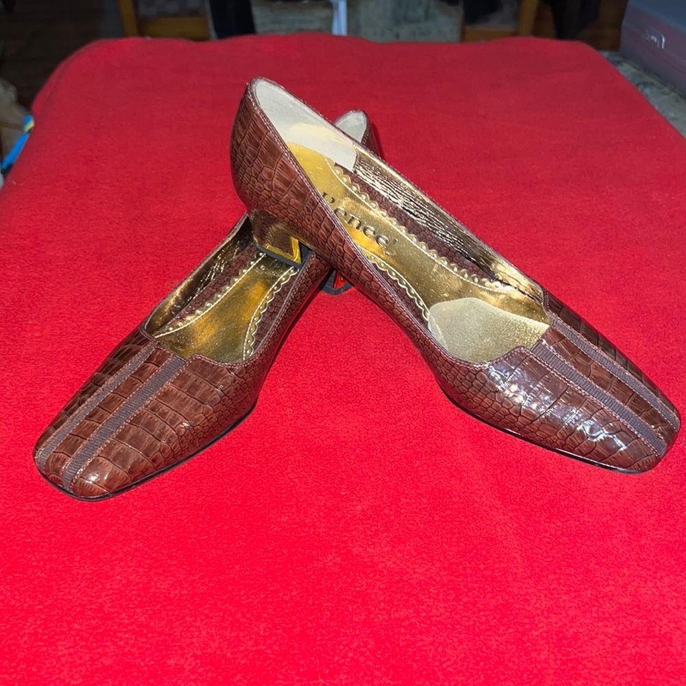 NWOT~J.Renee Women’s Brown Shoes. Sz 9N Gustine Embossed Animal Skin Print.